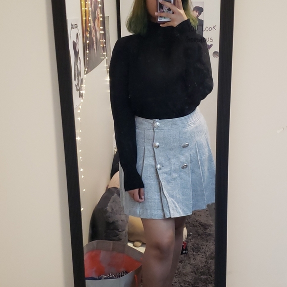 Grey Plaid skirt - Picture 1 of 3